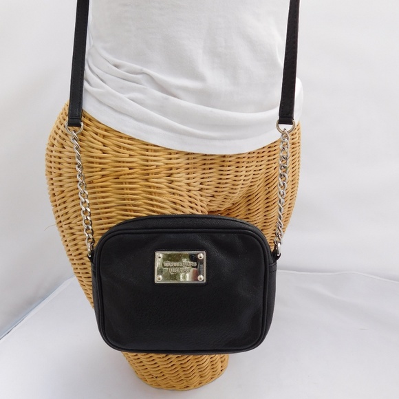Michael Kors Handbags - AUTHENTIC MICHAEL KORS BLACK LEATHER CROSSBODY